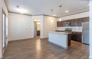 featured image of 4121 San Antonio St