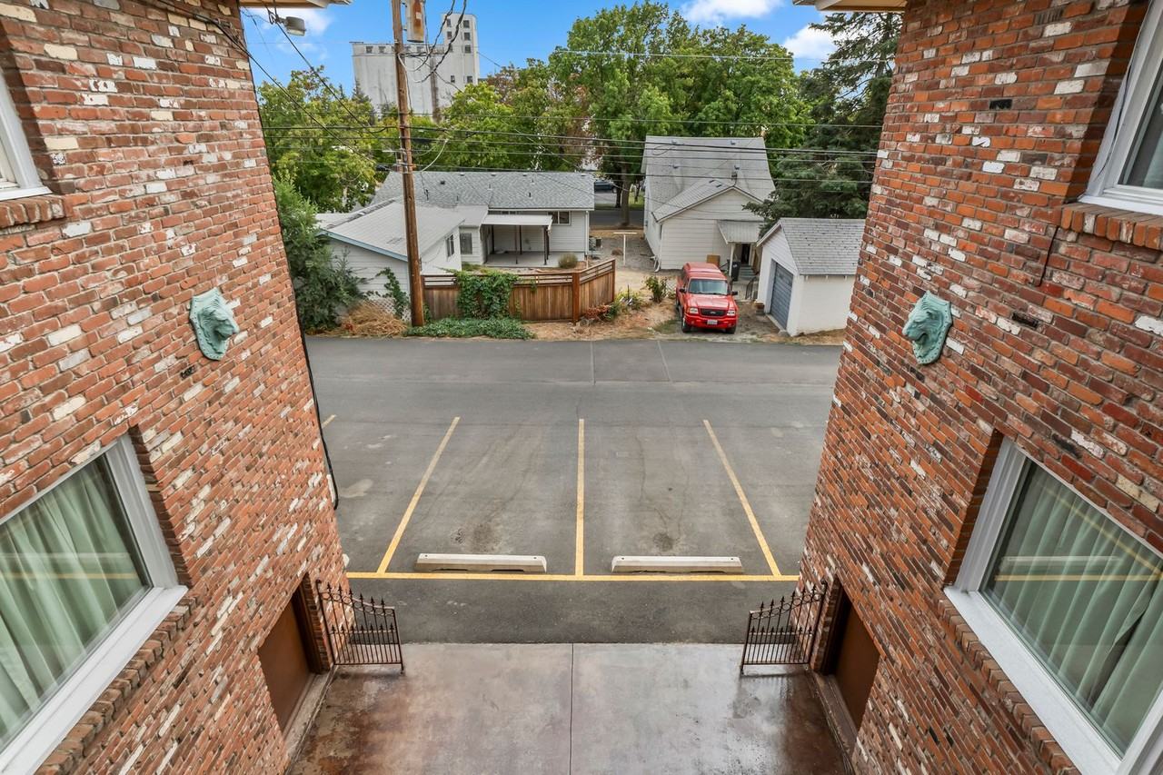 621 3rd Street - Photo 7 of 32