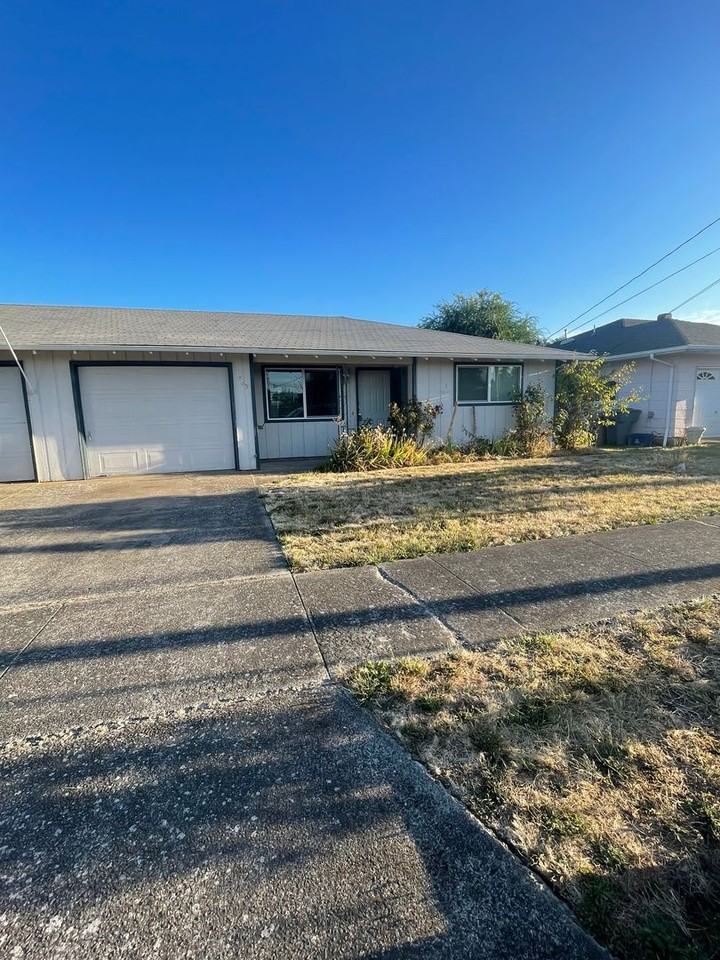 785 W Rose St - Photo 2 of 26