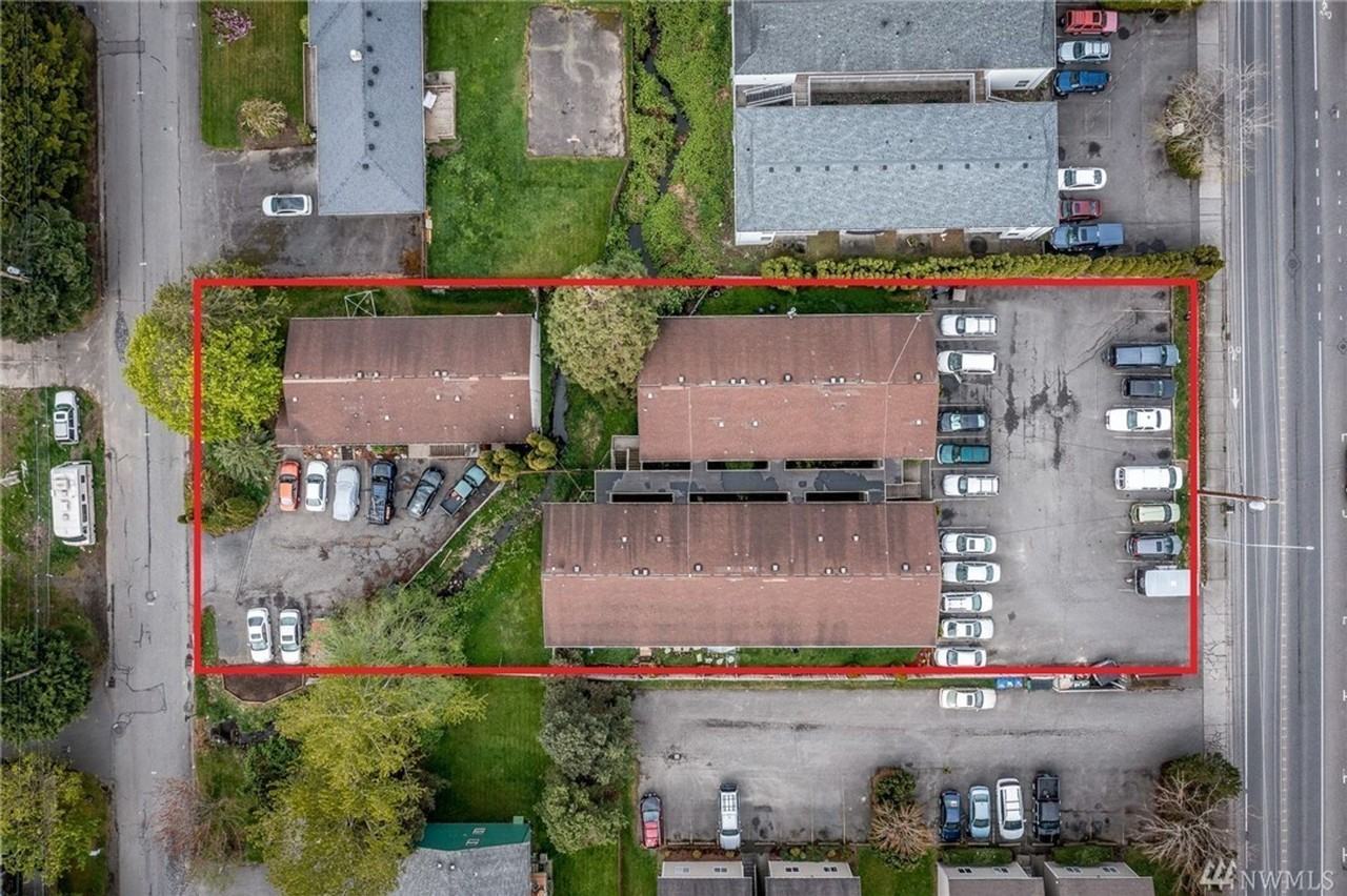 Spacious 2 Bedroom - Photo 2 of 5