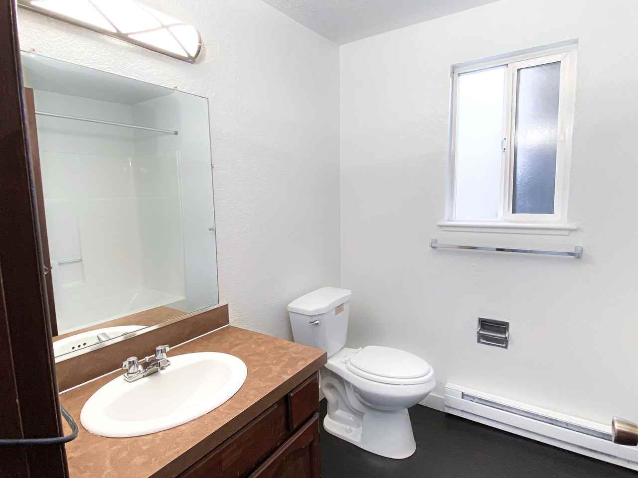 Spacious 2 Bedroom - Photo 3 of 5