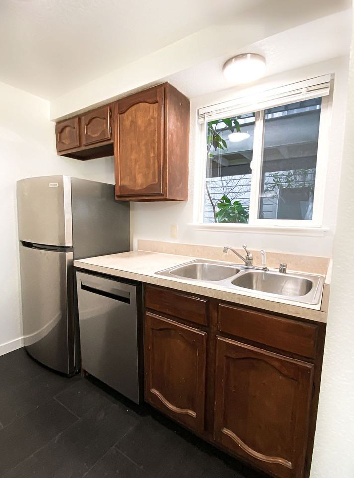 Spacious 2 Bedroom - Photo 5 of 5