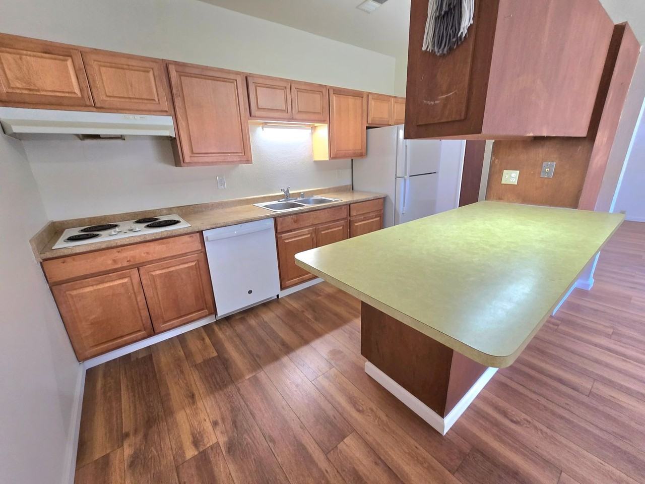 1010 Drake Dr - Photo 3 of 11