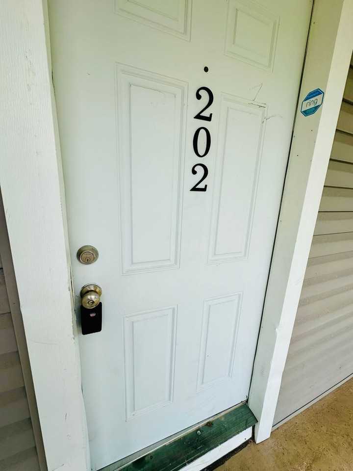 202 N Grannis Ave - Photo 2 of 15