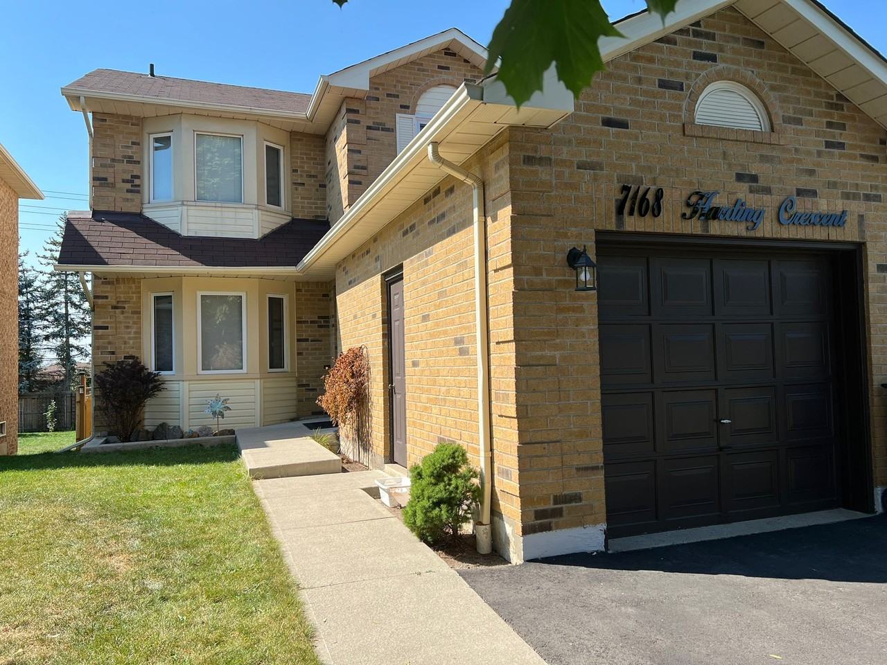 7168 Harding Cres - Photo 2 of 23
