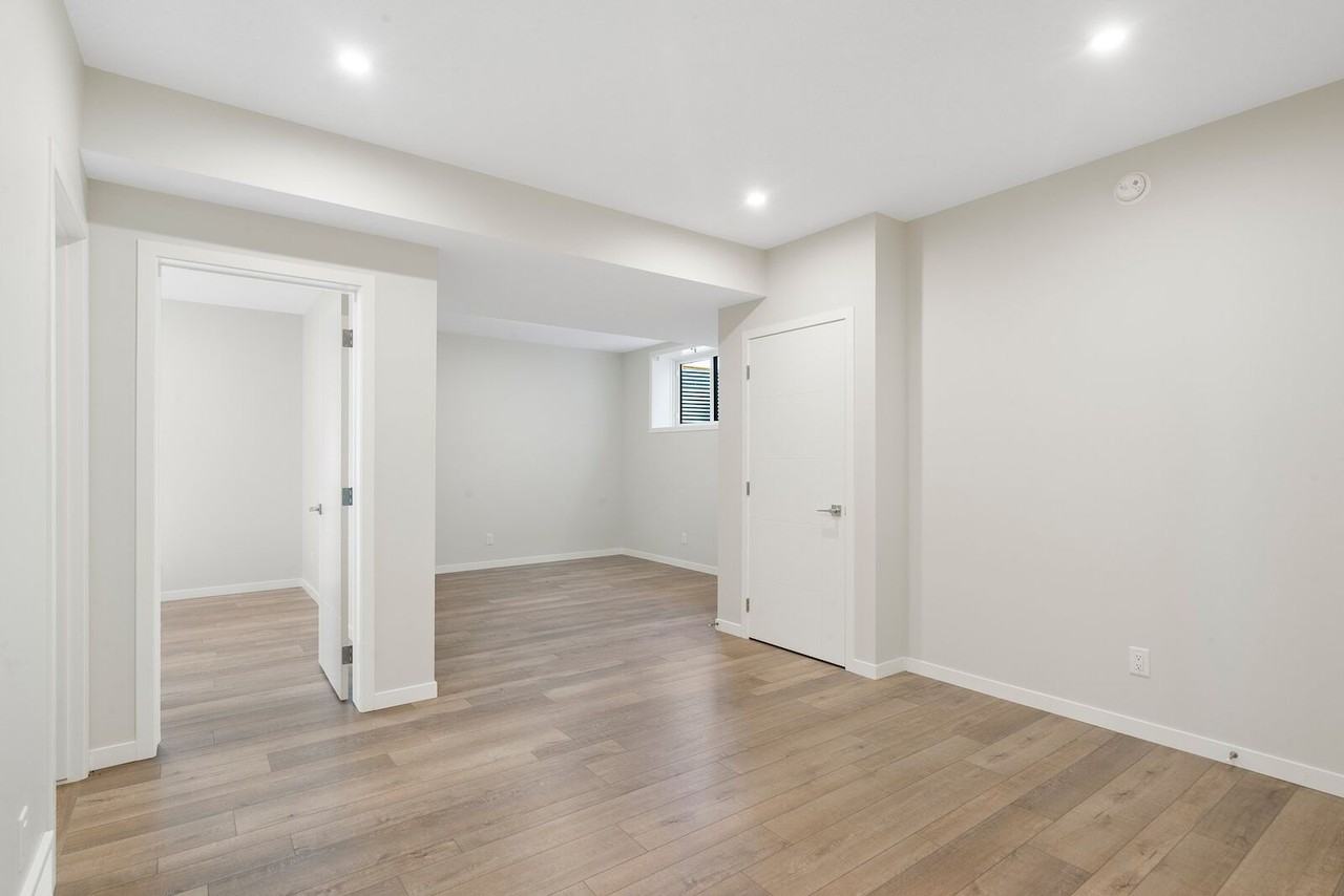 47B Royston Way Nw - Photo 3 of 17