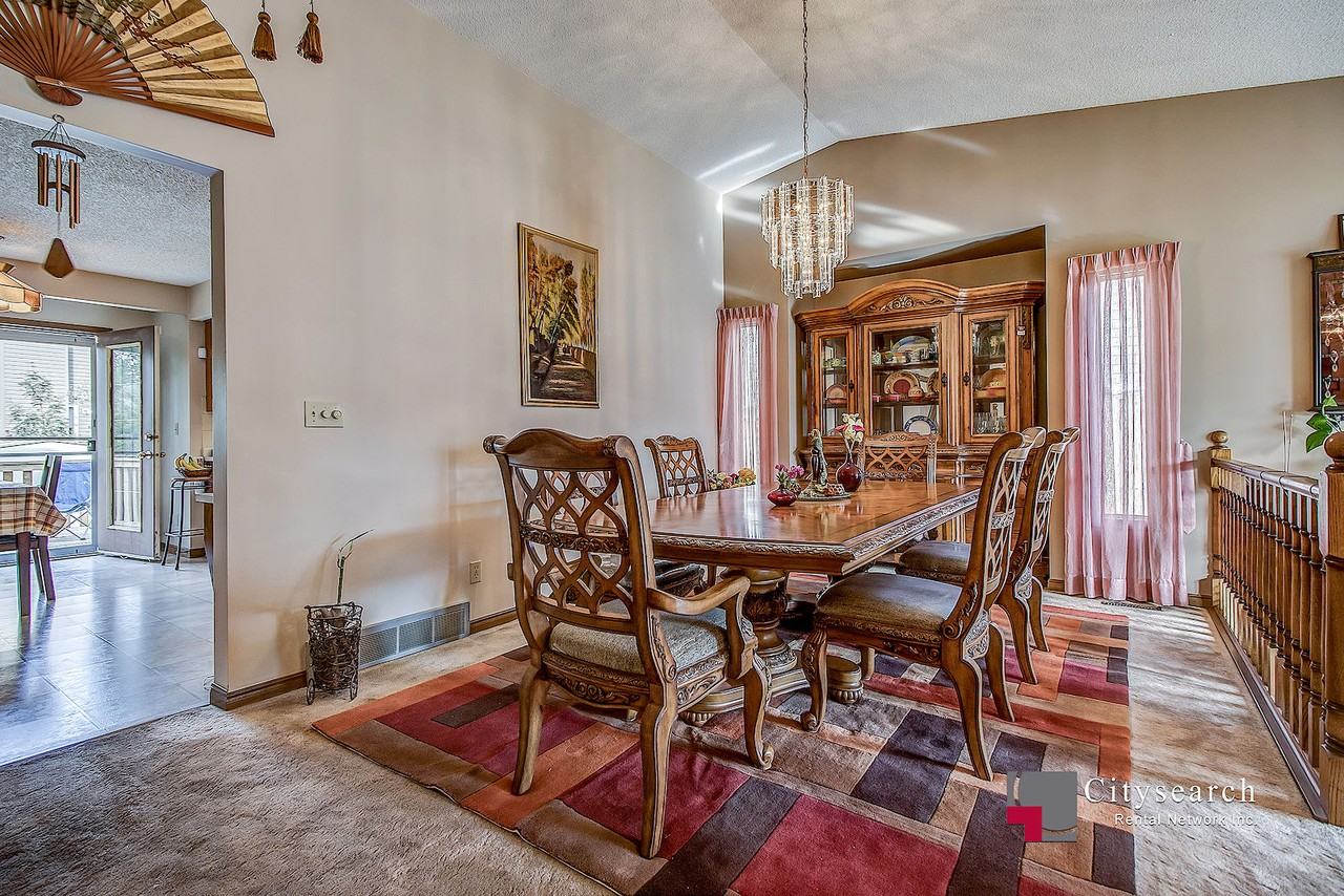 248 Hawkhill Crt Nw - Photo 3 of 26