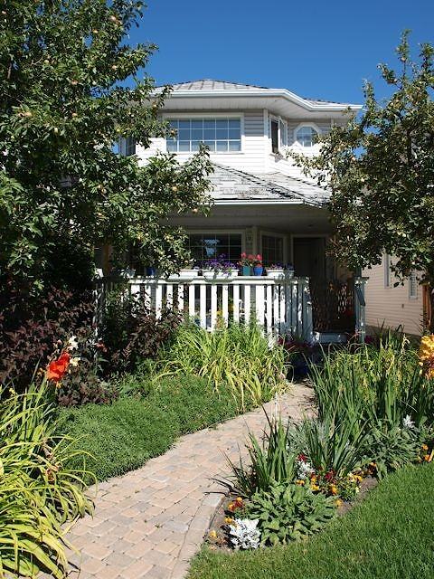 2112 1 Ave Nw - Photo 3 of 12