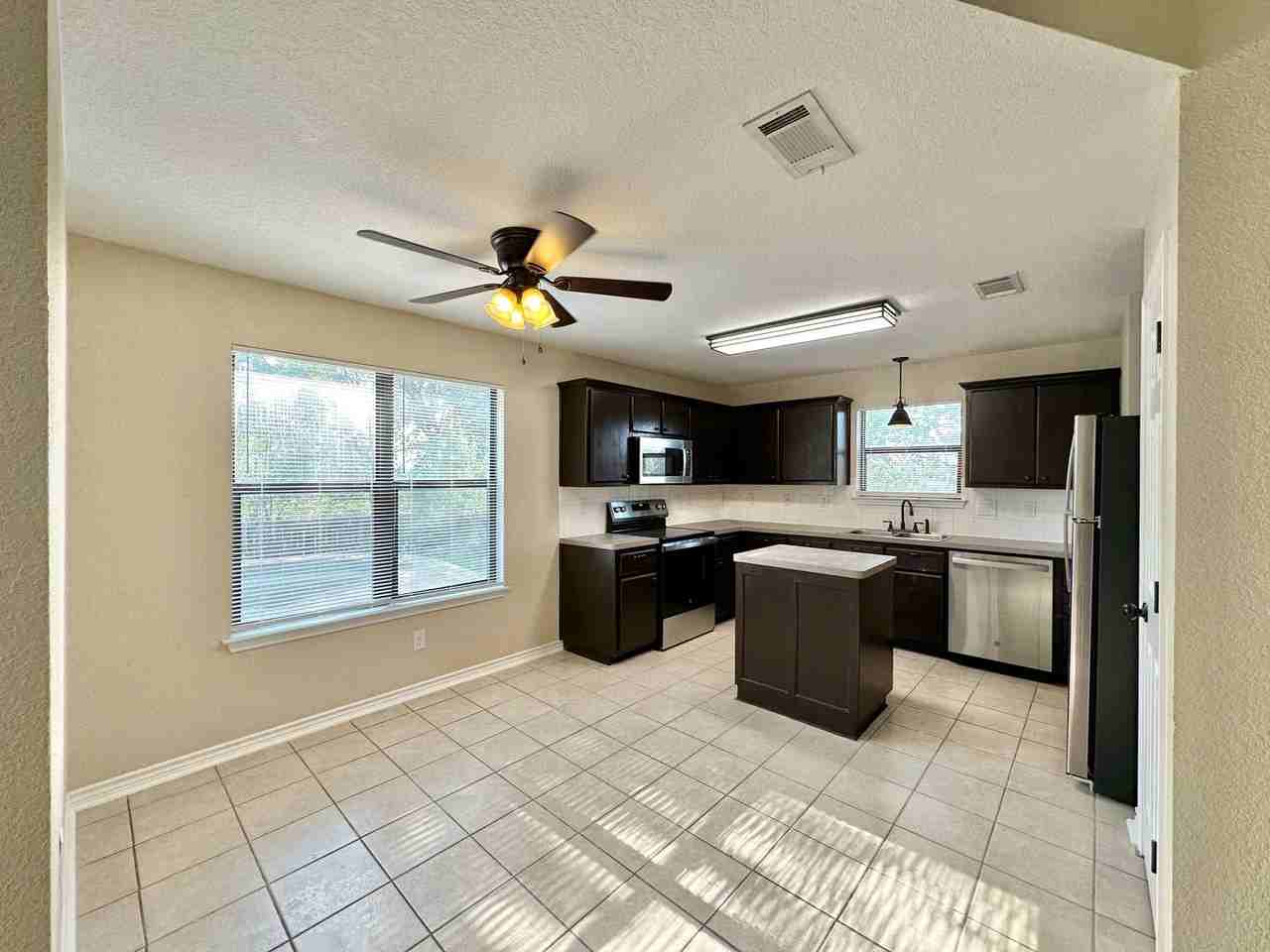 1301 Marlee Circle - Photo 6 of 41