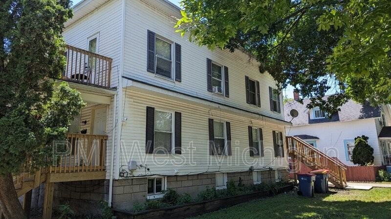 1057 Pine Ave Nw - Photo 3 of 20