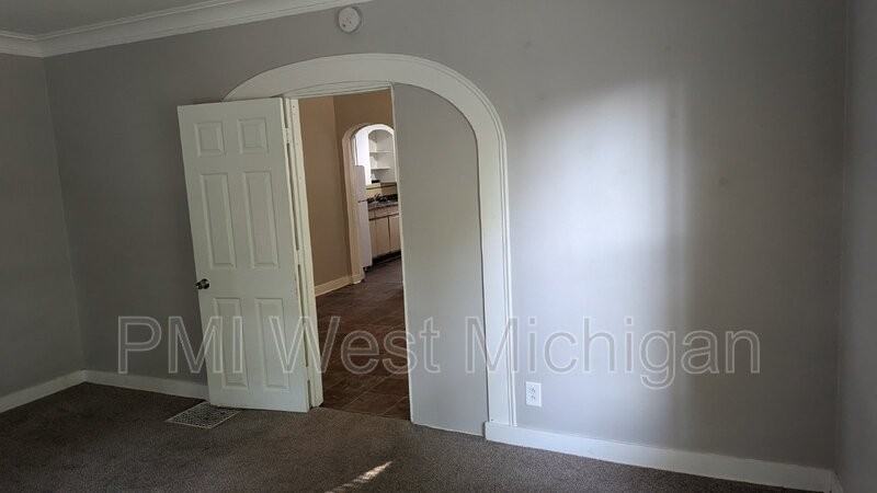 1057 Pine Ave Nw - Photo 7 of 20