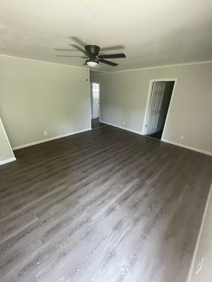 49 Saint Gregory Dr - Photo 2 of 10