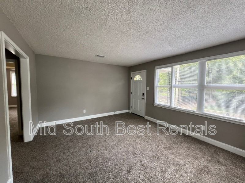 1564 Leland St - Photo 2 of 8