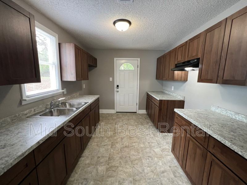 1564 Leland St - Photo 3 of 8