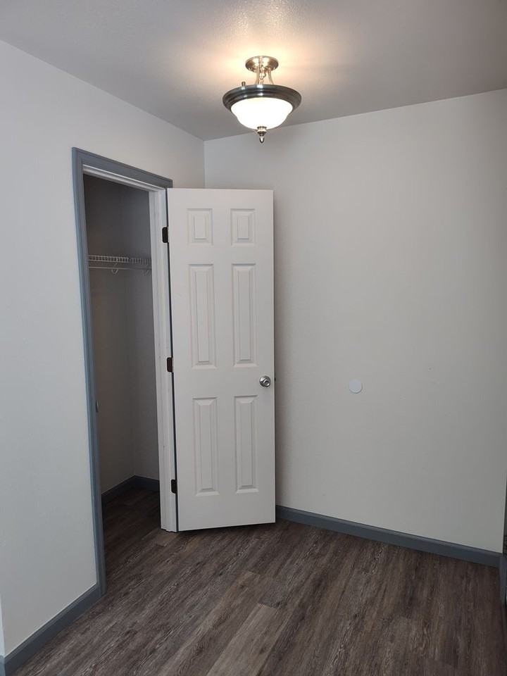 5003 Landmark Rd - Photo 2 of 28