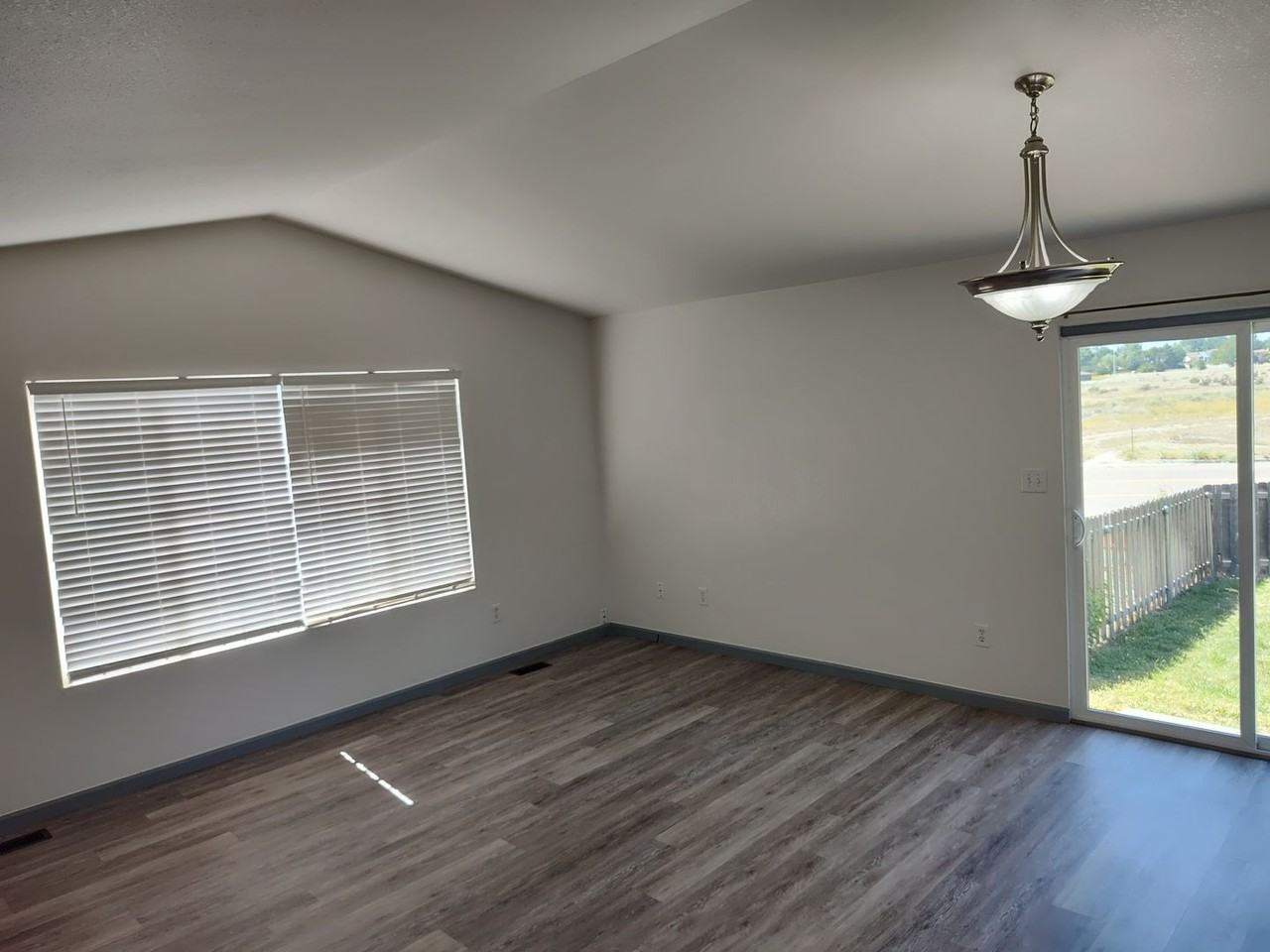 5003 Landmark Rd - Photo 3 of 28