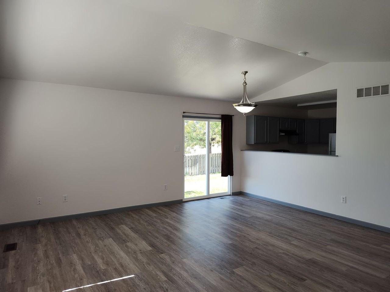 5003 Landmark Rd - Photo 4 of 28