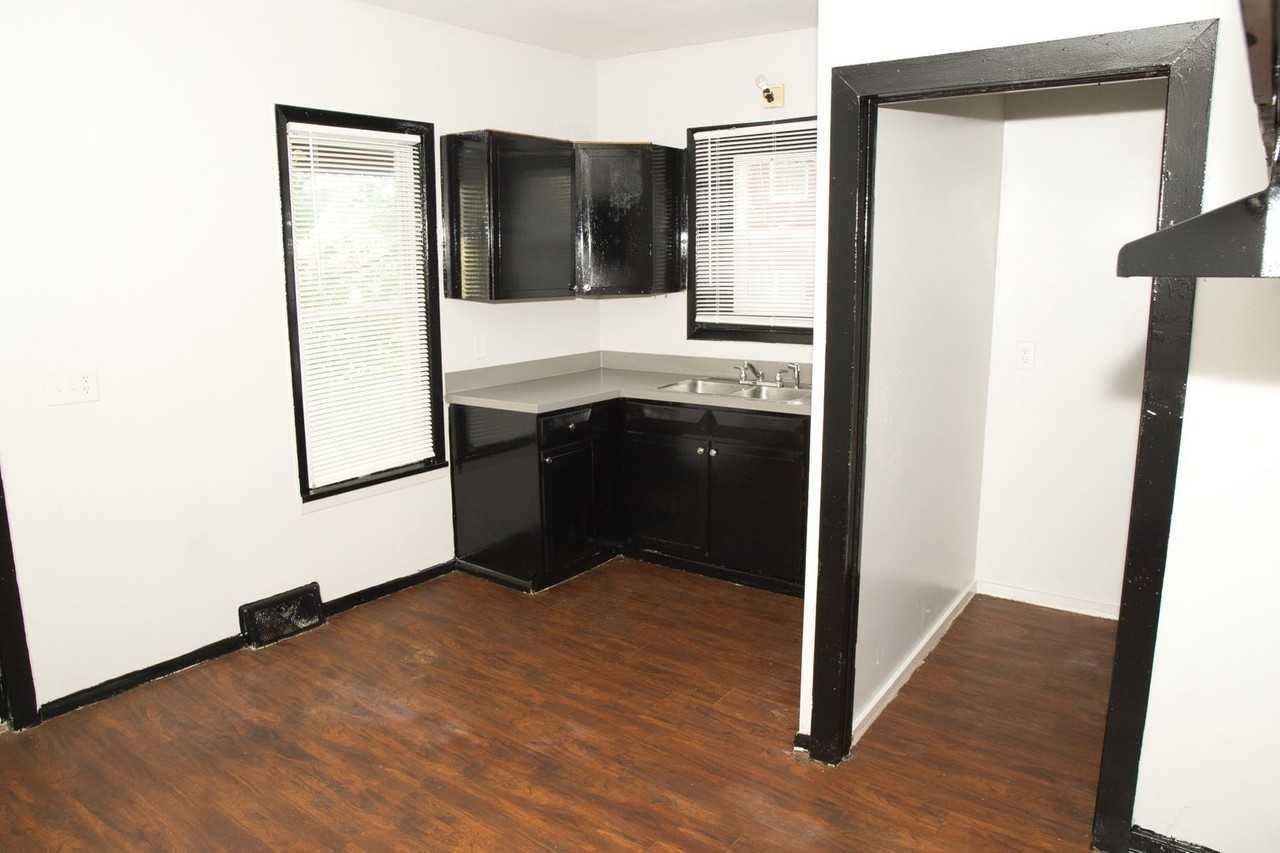 25 Coleman - Photo 2 of 26