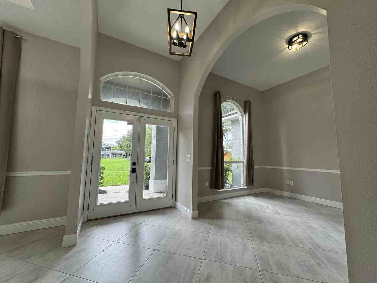 4647 Thornlea Rd - Photo 4 of 44