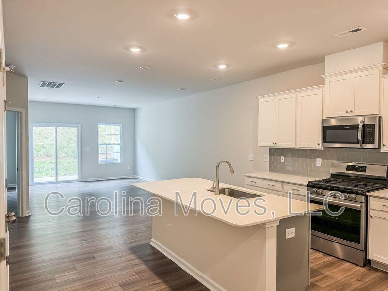 1709 Acoli Ln - Photo 2 of 17