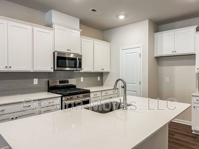 1709 Acoli Ln - Photo 3 of 17