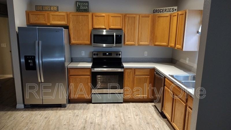 6755 W Oak Park Ln - Photo 3 of 15