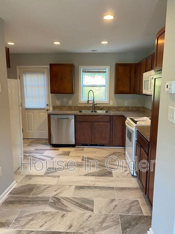 46 Spicewood Rd #C - Photo 7 of 17