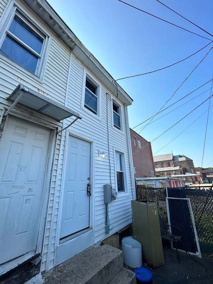 9 College Ct - Photo 2 of 7