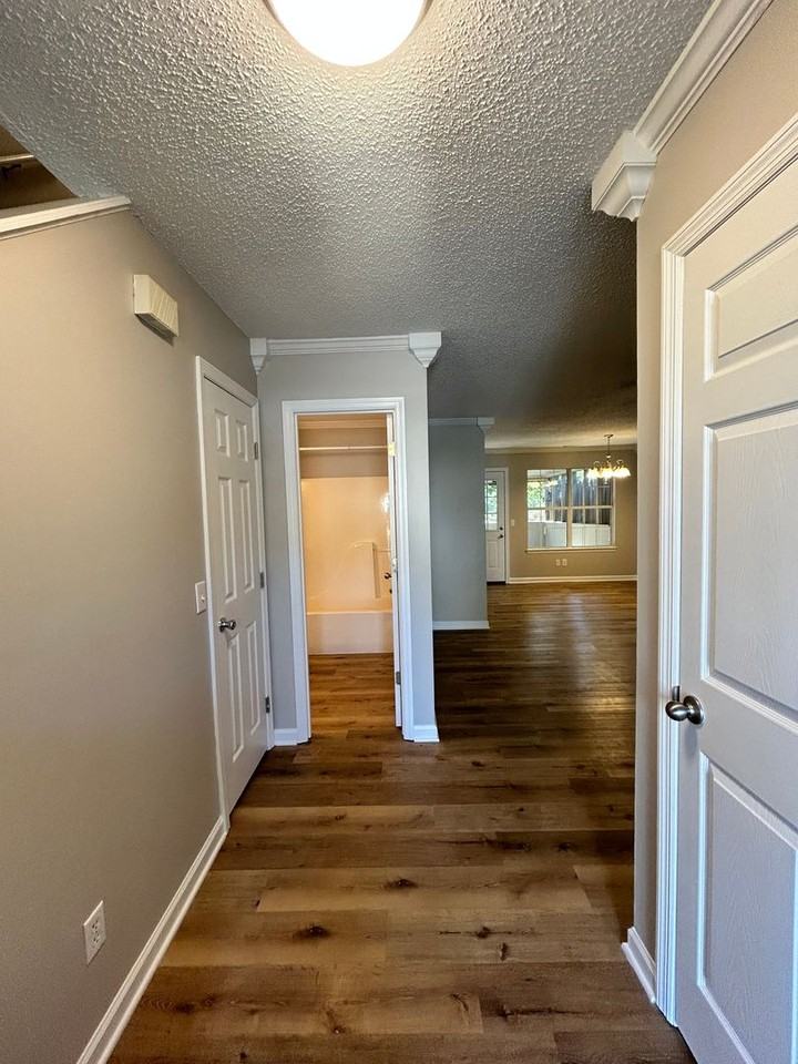 1216 Lenny Ln - Photo 4 of 21