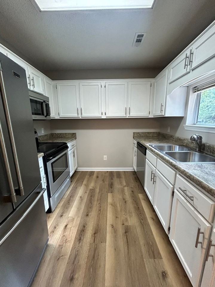1216 Lenny Ln - Photo 7 of 21