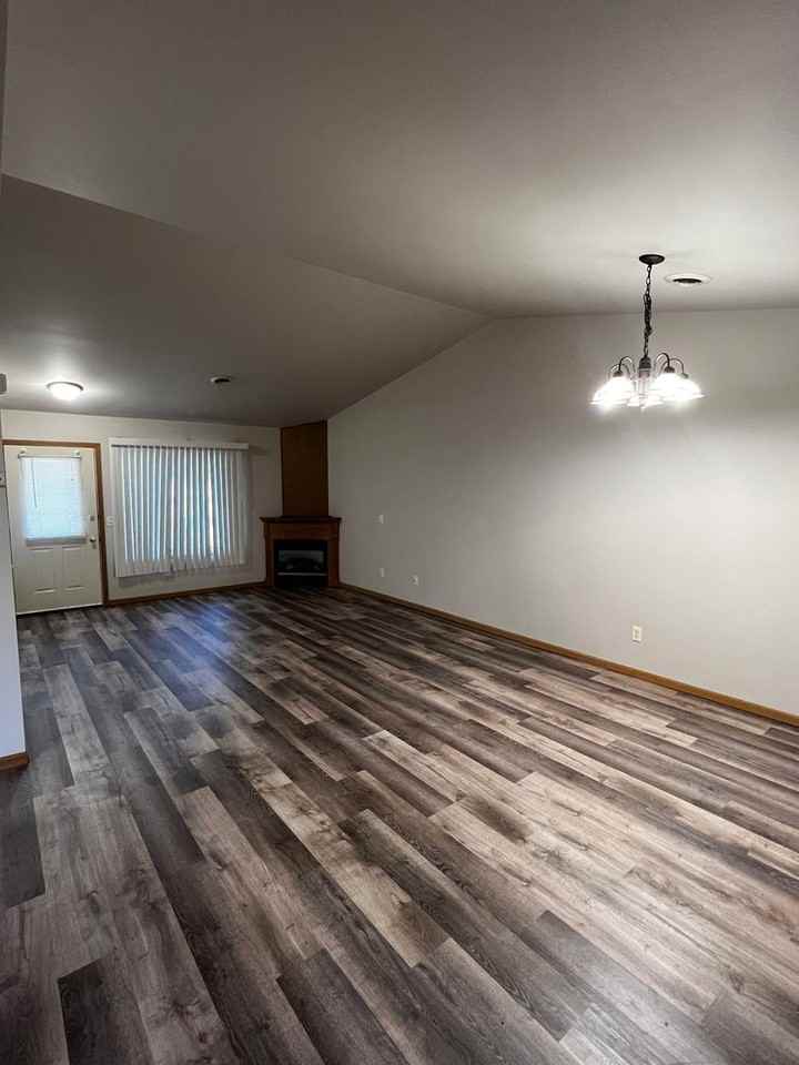 2802 Prestige Ct - Photo 2 of 10