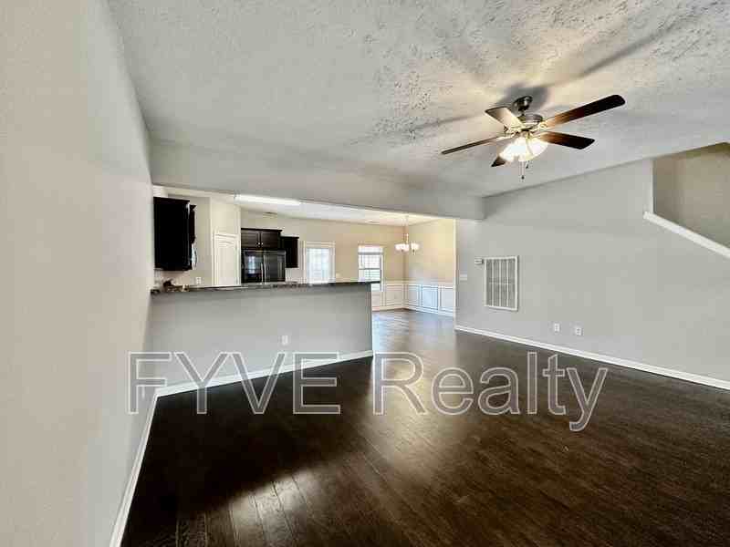 5333 Tony Lama Ln - Photo 3 of 22