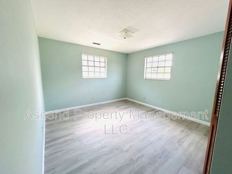 578 Withrow Rd - Photo 5 of 7