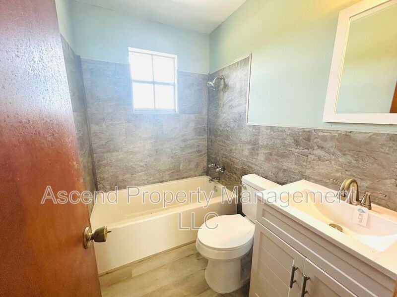 578 Withrow Rd - Photo 6 of 7