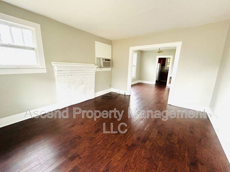 2001 Portland St - Photo 2 of 10