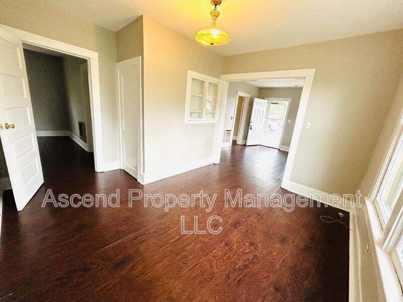 2001 Portland St - Photo 3 of 10