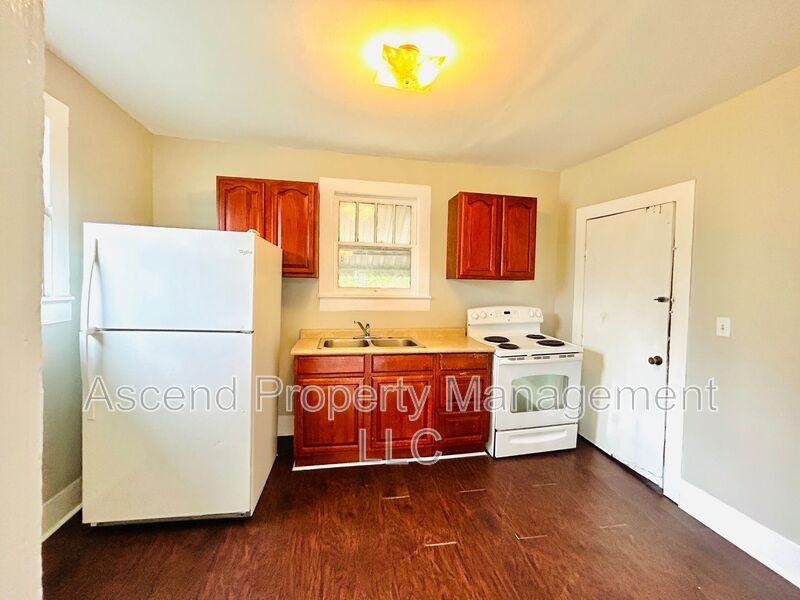 2001 Portland St - Photo 5 of 10
