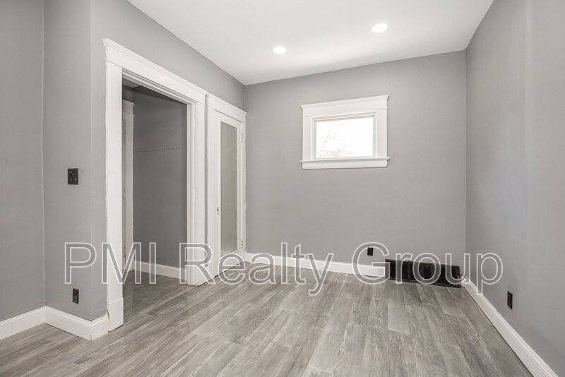 12203 Castlewood Ave - Photo 6 of 38