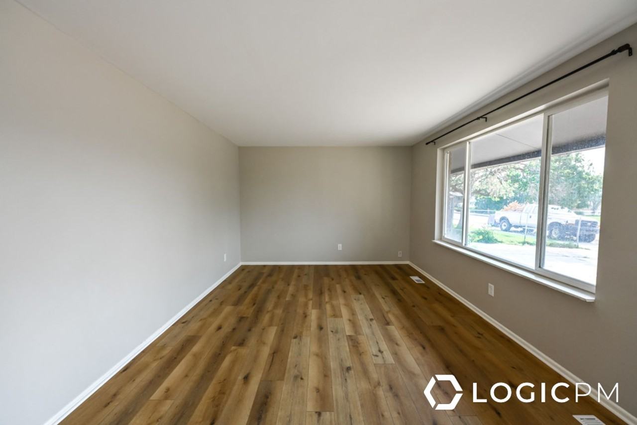 10229 S Amaryllis Dr - Photo 3 of 27