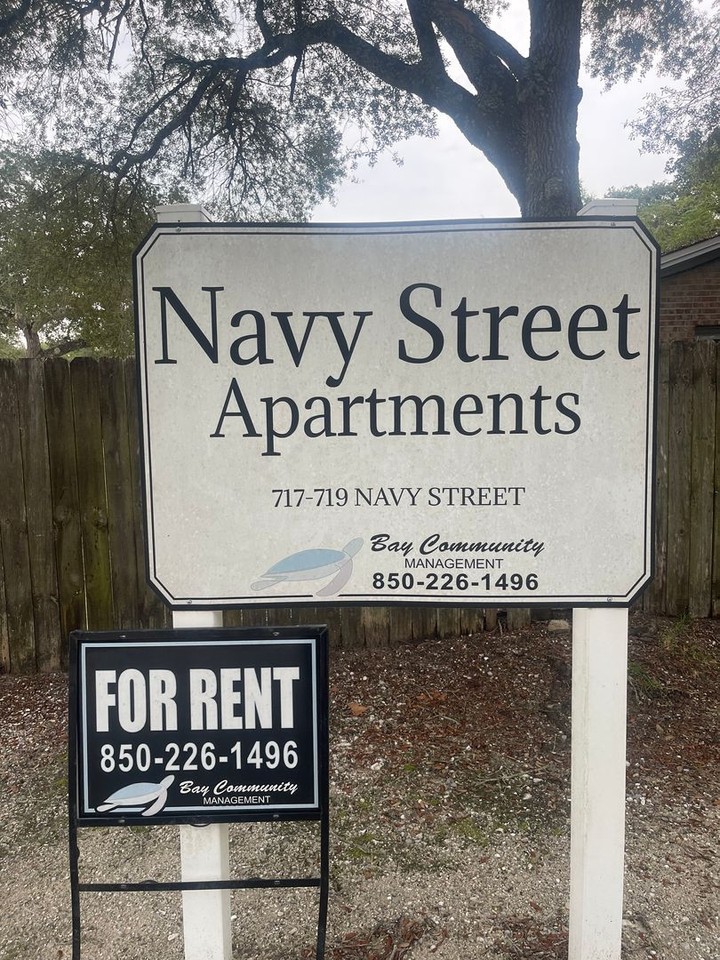 717 Navy St - Photo 3 of 12