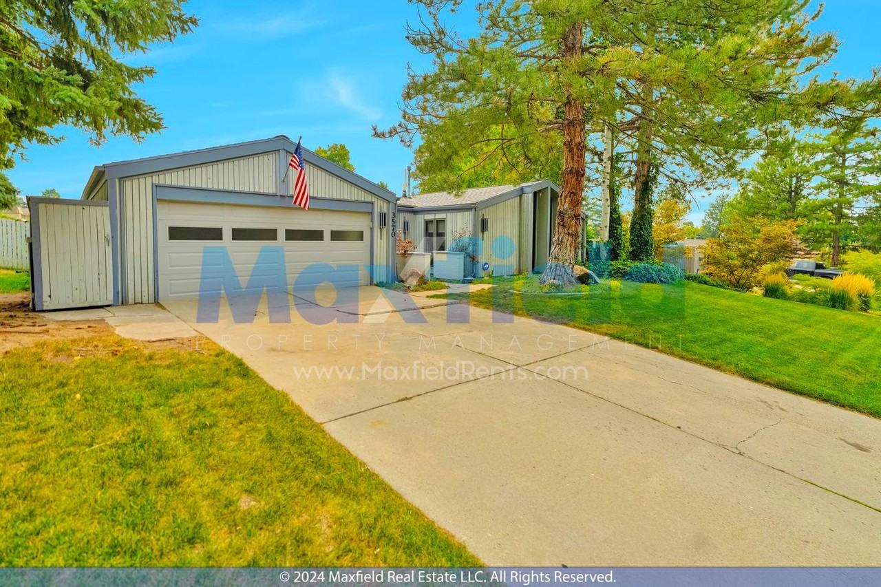 3570 E Summerhill Dr - Photo 3 of 17