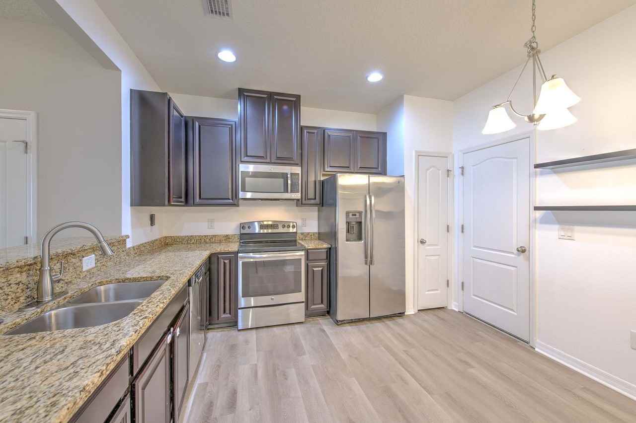 5116 Bay Isle Cir - Photo 7 of 41
