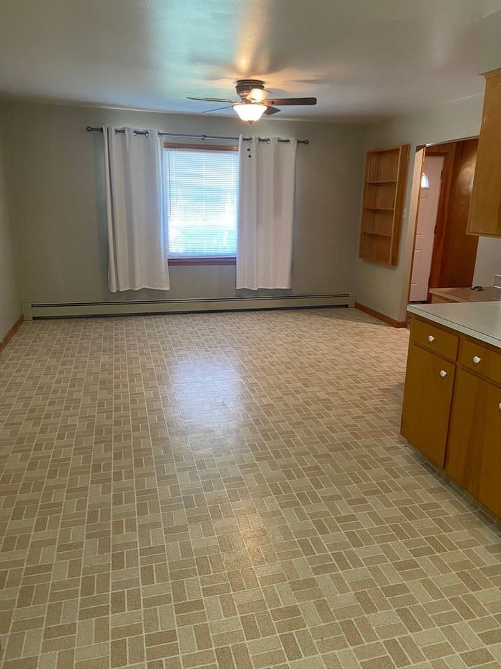315 10th St - Photo 3 of 12
