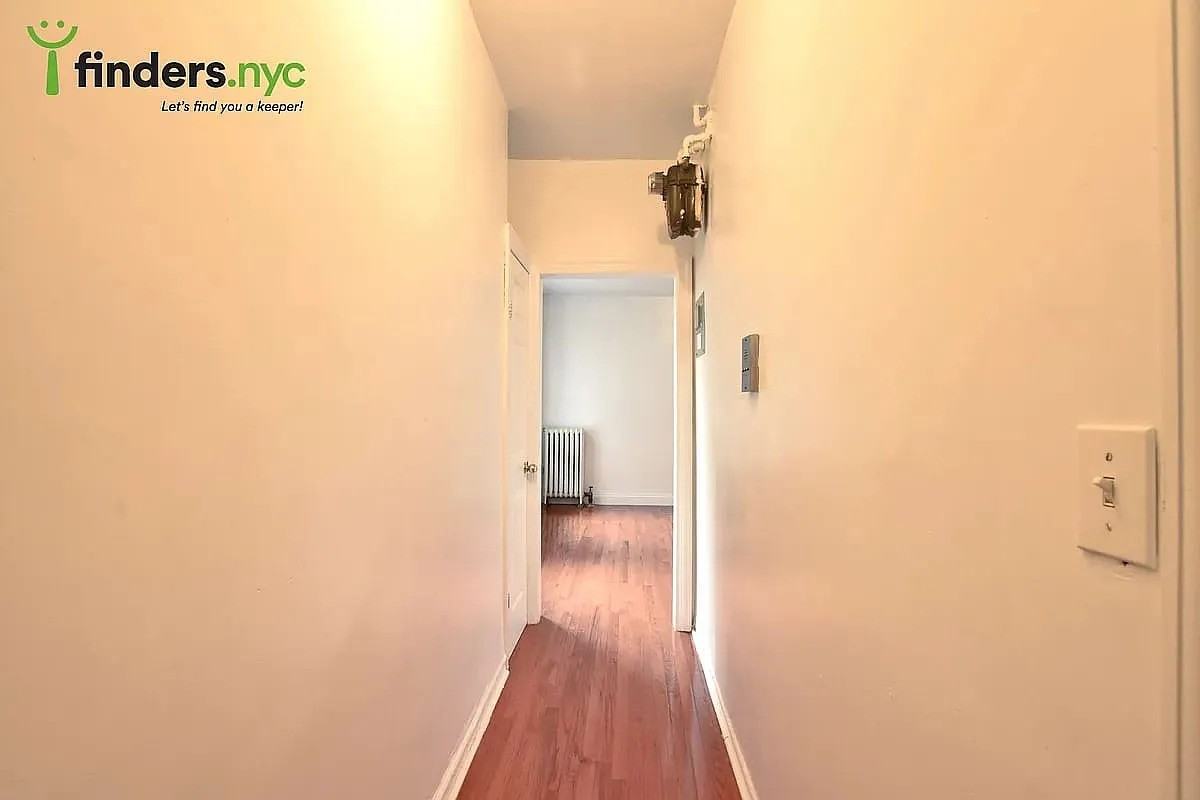 2704 Kingsbridge Terrace #D6 - Photo 2 of 14
