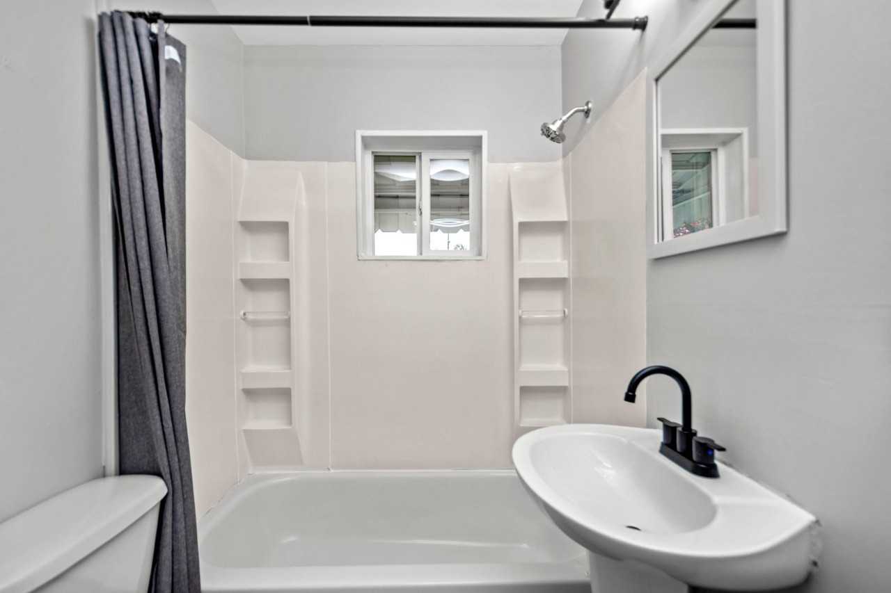 361 Vine St - Photo 2 of 22