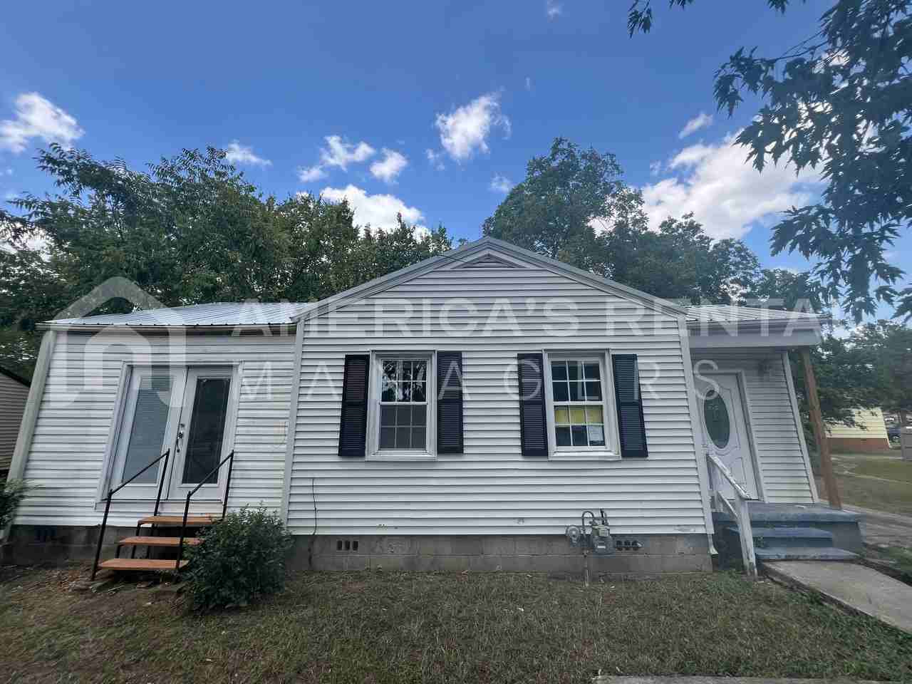 1318 Woodward Rd - Photo 2 of 21
