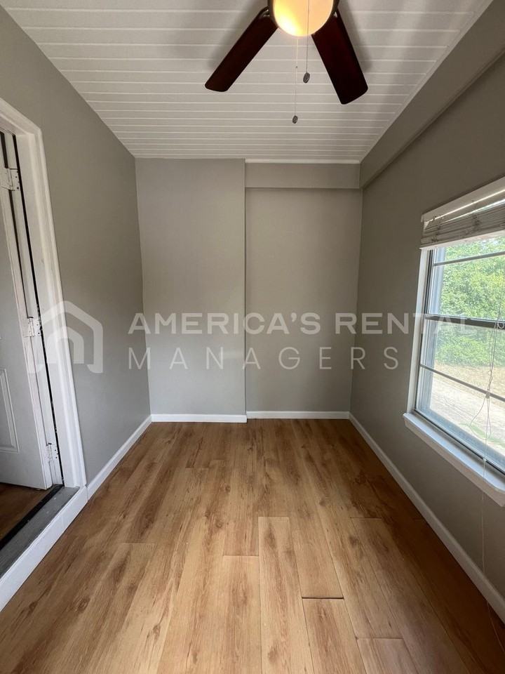 1318 Woodward Rd - Photo 3 of 21