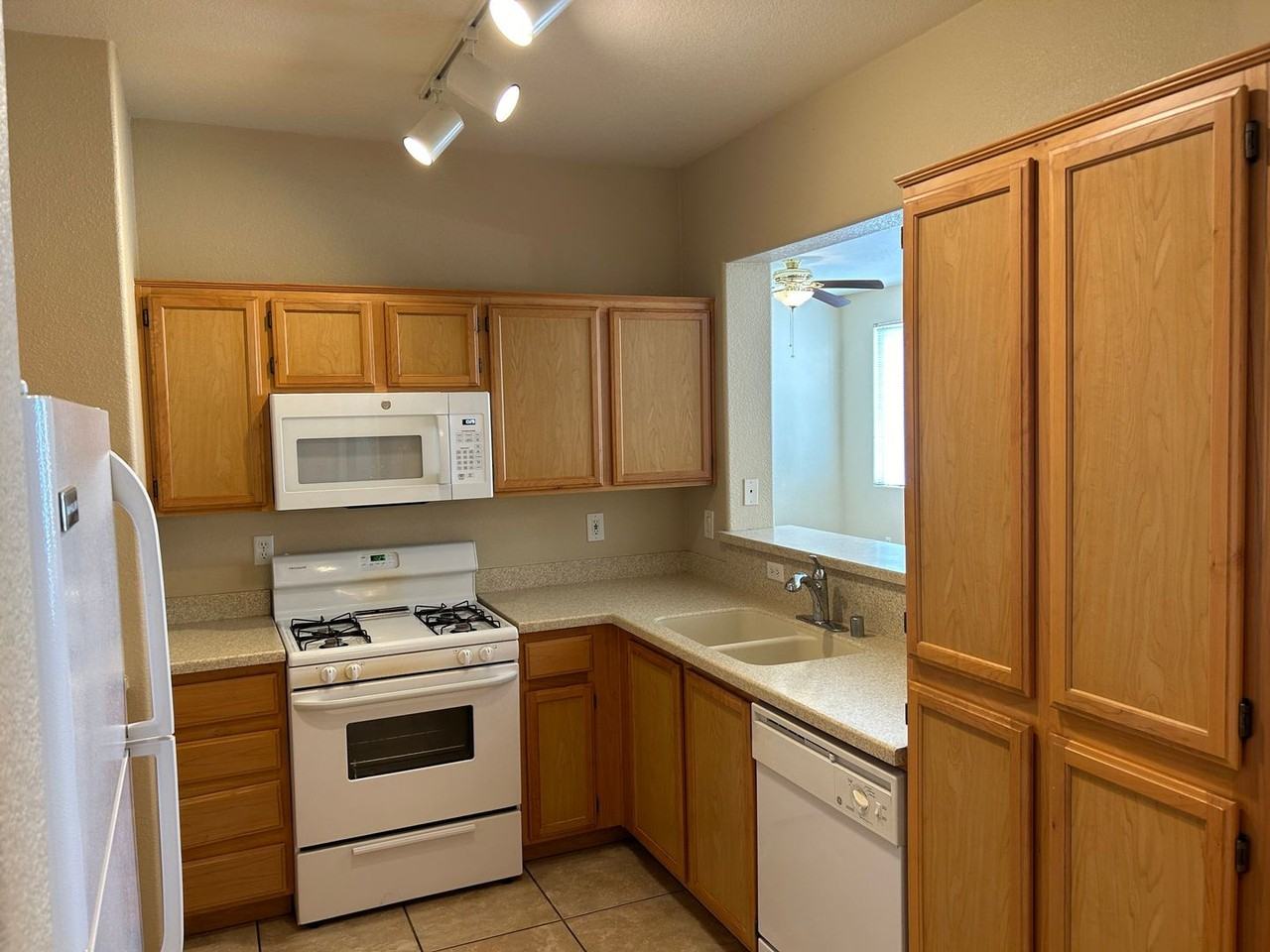 3840 Belle Glade St - Photo 3 of 20
