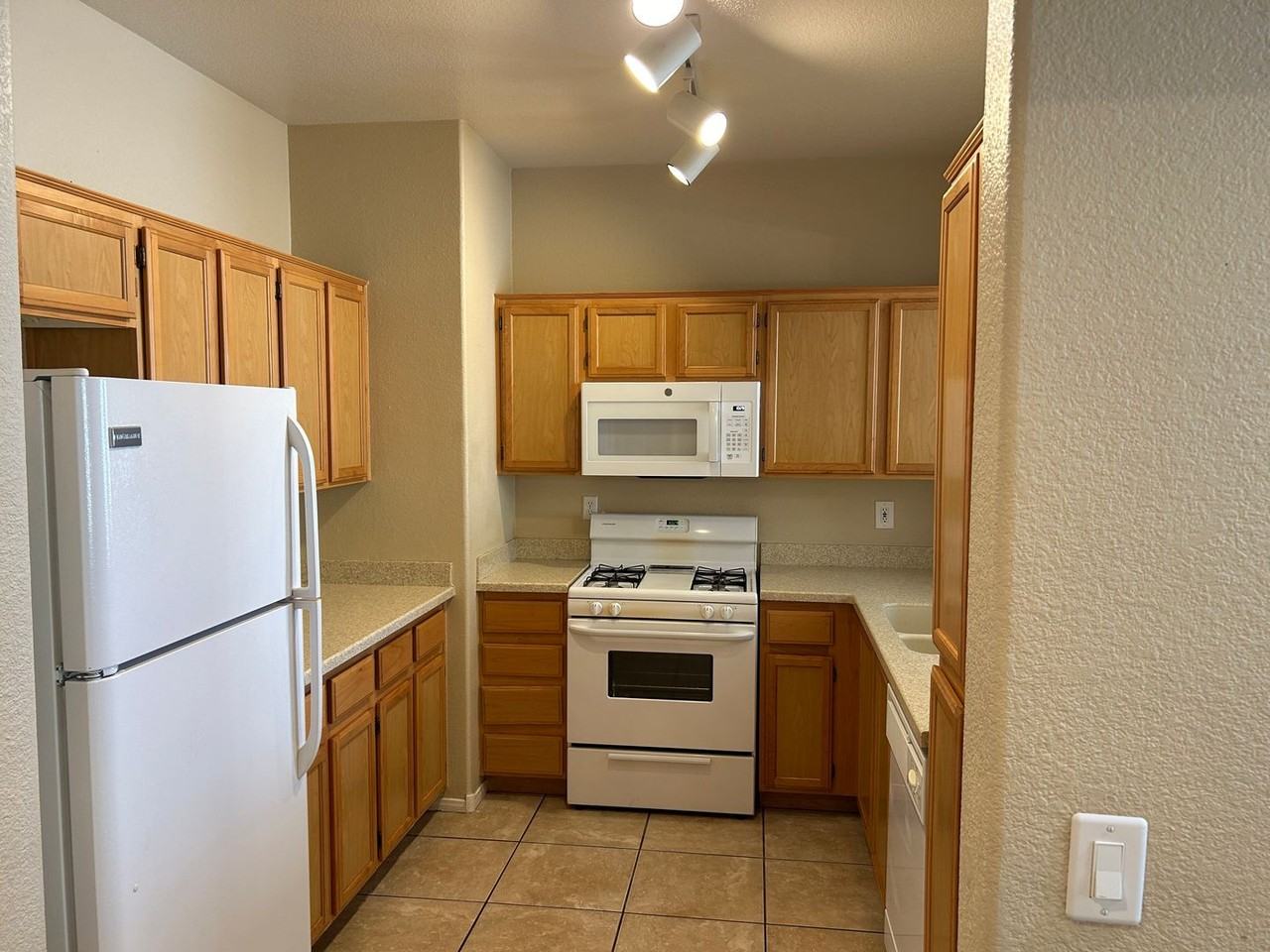 3840 Belle Glade St - Photo 4 of 20