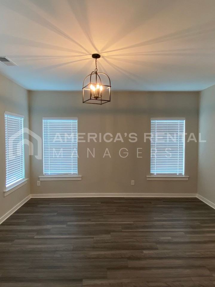 1535 Brookhaven Dr - Photo 5 of 38